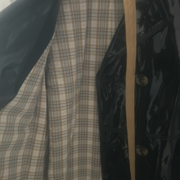 Tory Burch Patent Trench Coat Black
Colorblock Pattern
Button Closure - Picture 8 of 8